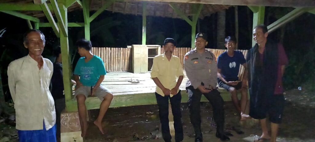 Polsek Picung Polres Pandeglang Gelar Patroli Malam Rutin untuk Jaga Kondusifitas Kamtibmas 9 WhatsApp Image 2024 06 26 at 05.38.10