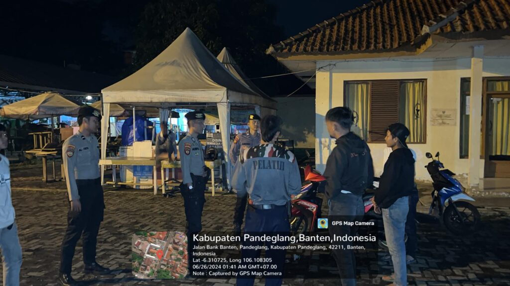 Sat Samapta Polres Pandeglang Gelar Patroli Malam di Tempat Tongkrongan Anak Muda untuk Antisipasi Gangguan Kamtibmas 1 WhatsApp Image 2024 06 26 at 06.35.38