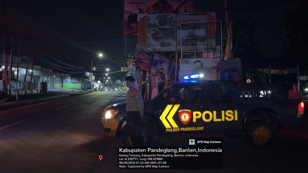 Sat Samapta Polres Pandeglang Laksanakan Strong Point Malam di Pertigaan Cipacung Bersama Dishub Kabupaten Pandeglang 10 WhatsApp Image 2024 06 26 at 06.35.42