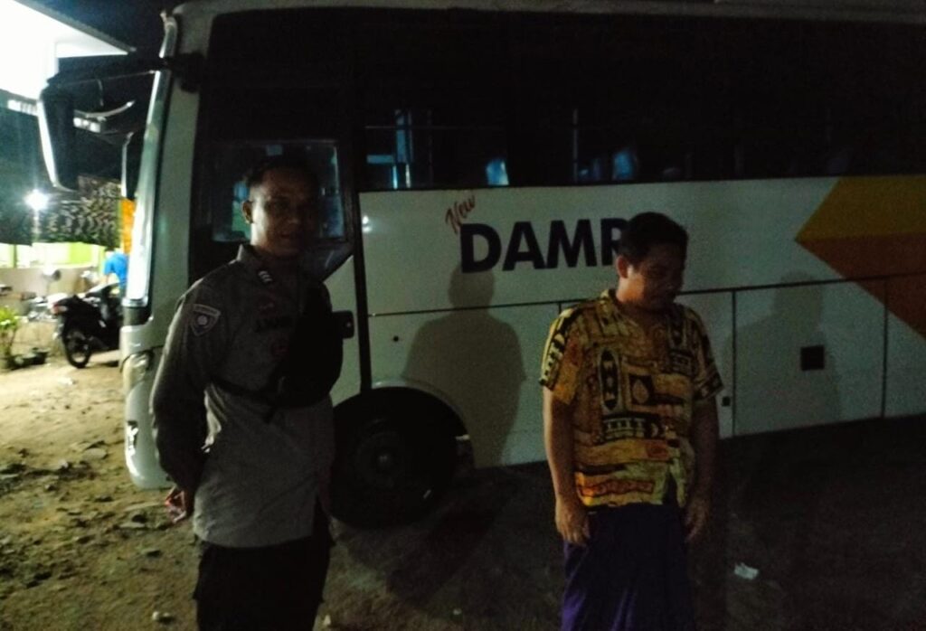 Bhabinkamtibmas Polsek Angsana Polres Pandeglang Laksanakan Patroli Dialogis di Desa Angsana 5 WhatsApp Image 2024 06 27 at 06.04.01