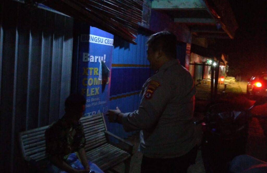Bhabinkamtibmas Polsek Angsana Laksanakan Patroli Dialogis di Desa Karangsari dan Sampaikan Pesan Kamtibmas 6 WhatsApp Image 2024 06 27 at 06.04.08