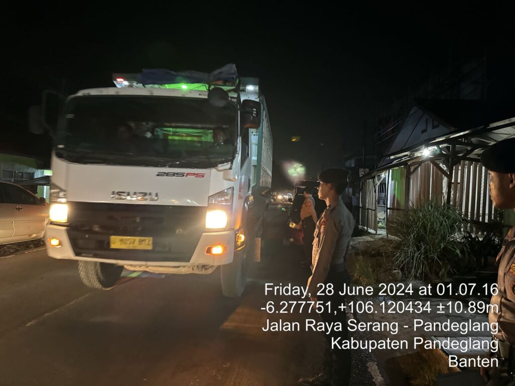 Sat Samapta Polres Pandeglang Gelar Strong Point Malam untuk Antisipasi Kecelakaan di Jalur Rawan 2 WhatsApp Image 2024 06 28 at 04.52.54