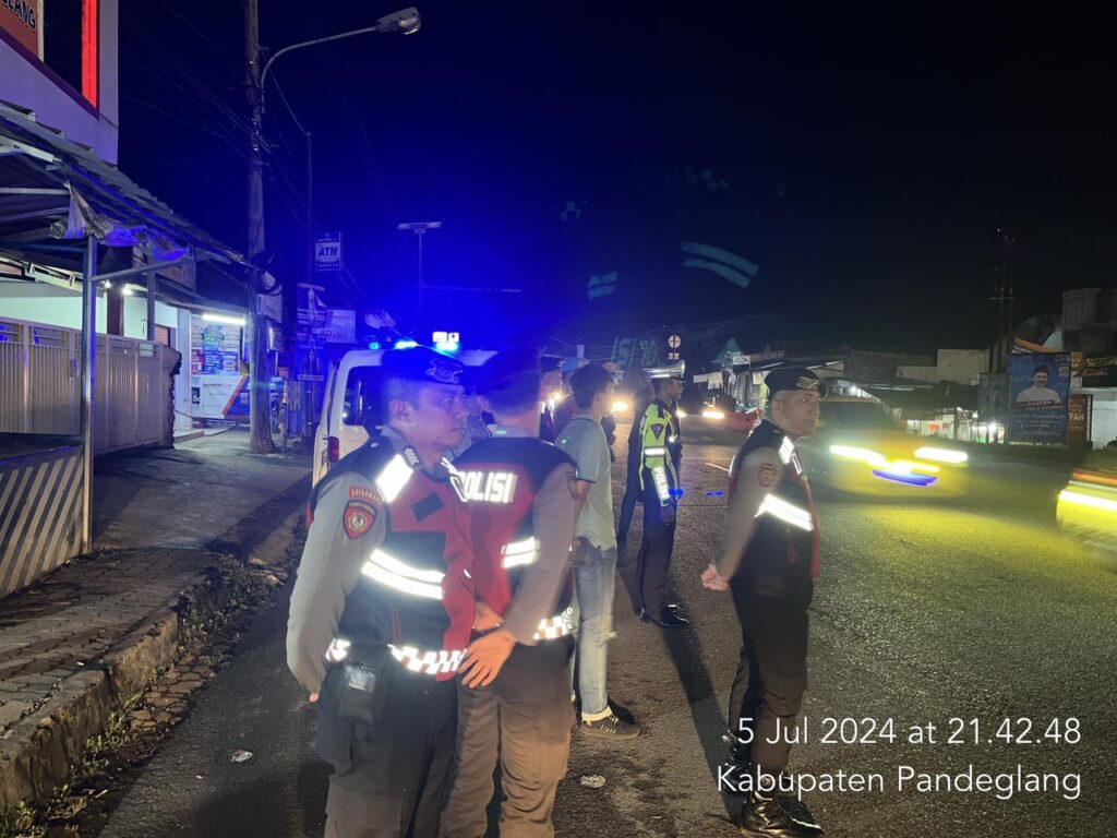 Sat Samapta Polres Pandeglang Gelar Blue Light Patrol untuk Cegah Aksi Kriminalitas dan Balap Liar 5 WhatsApp Image 2024 07 06 at 06.19.40