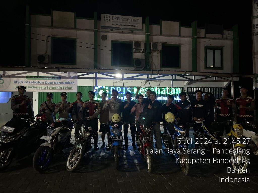 Sat Samapta Polres Pandeglang Gelar Patroli Malam Dialogis, Sambangi Komunitas Motor dan Berikan Edukasi 2 WhatsApp Image 2024 07 07 at 07.50.50