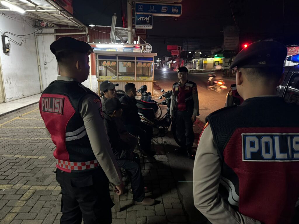 Sat Samapta Polres Pandeglang Cegah Premanisme dengan Patroli Malam 7 WhatsApp Image 2024 07 19 at 07.05.51