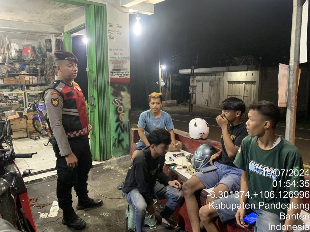 Sat Samapta Polres Pandeglang Sambangi Bengkel pada Patroli Malam Hari, Himbau Agar Tidak Memperjualbelikan Knalpot Brong 5 WhatsApp Image 2024 07 19 at 07.08.51