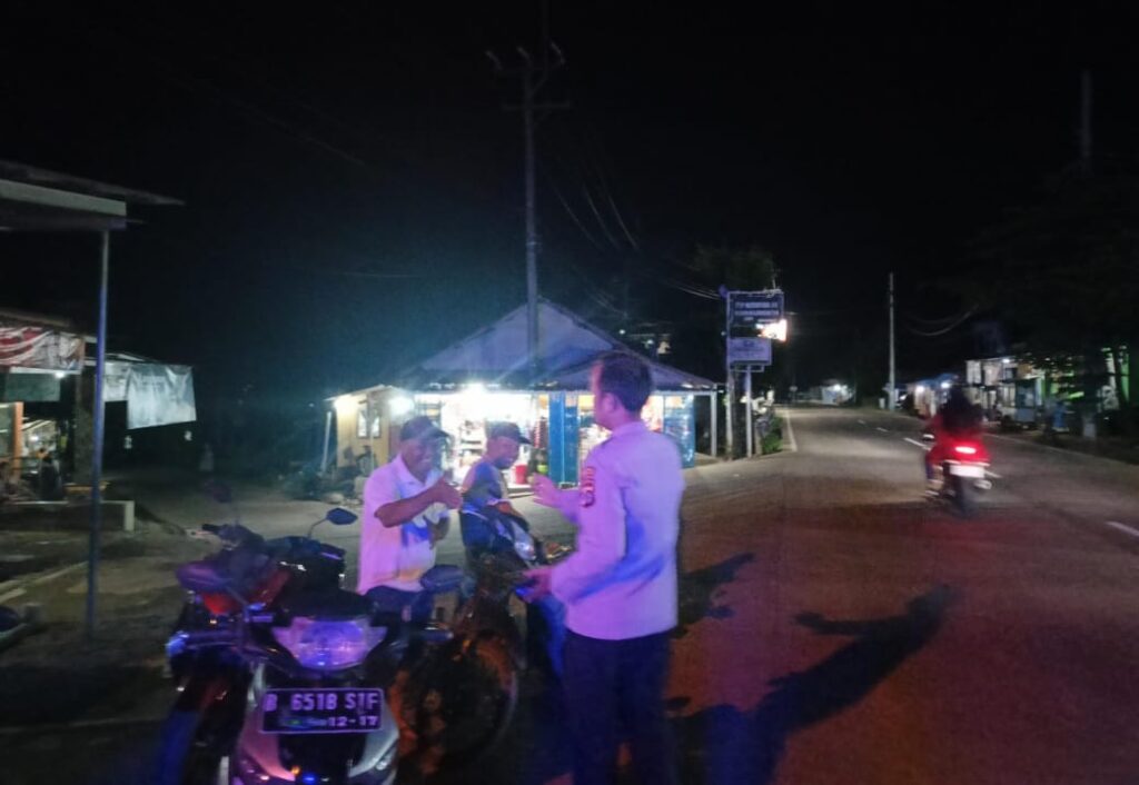 Cegah Tindak Kriminalitas 3C, Personil Polsek Bojong Polres Pandeglang Gelar Sambang Dialogis Malam Hari 10 WhatsApp Image 2024 07 20 at 10.13.36