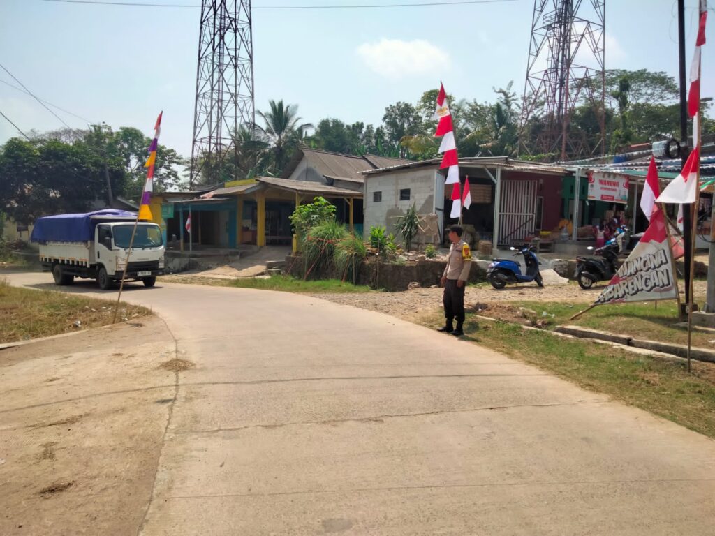 Cegah GKTM Personil Bripka Sigit Ka Spkt Polsek Patia Laksanakan Strong Point Pagi 2 WhatsApp Image 2024 08 13 at 09.37.19