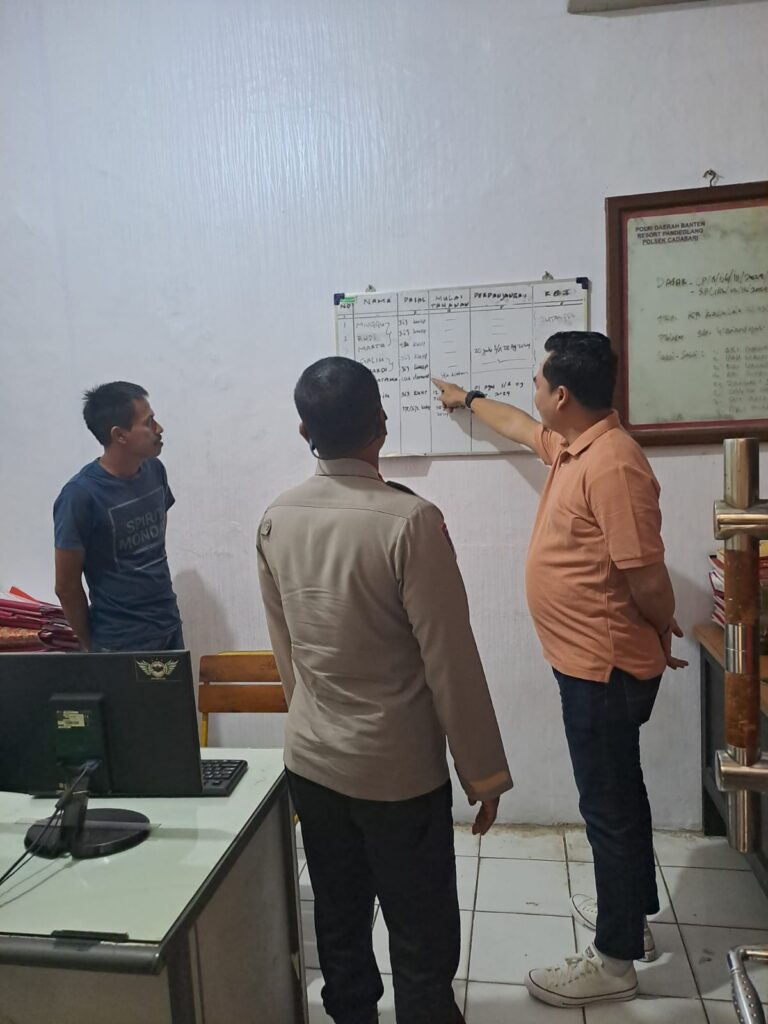 Kapolres Pandeglang AKBP Oki Bagus Setiaji Lakukan Sidak di Mapolsek Cadasari 7 WhatsApp Image 2024 08 13 at 10.24.27