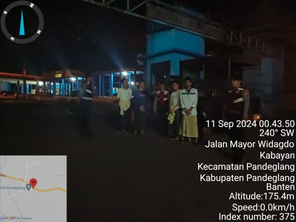 Sat Samapta Polres Pandeglang Gelar Patroli Malam di Terminal Kadubanen, Sambangi Pemuda dan Berikan Himbauan Kamtibmas 8 WhatsApp Image 2024 09 11 at 05.50.01
