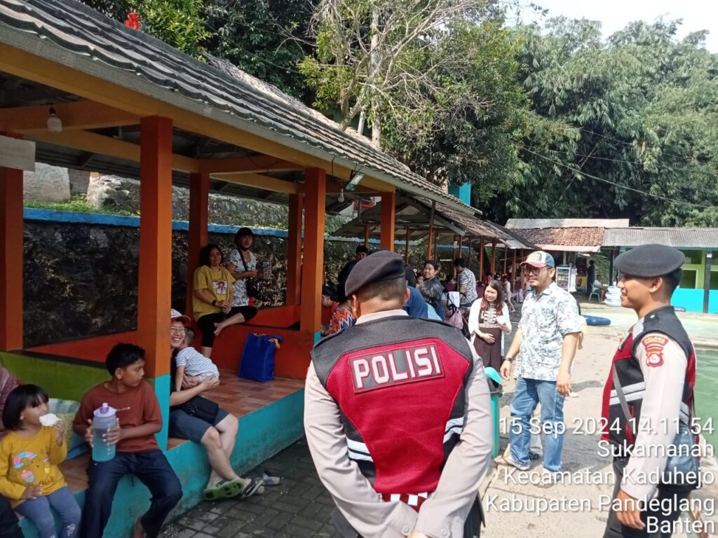 Sat Samapta Polres Pandeglang Sambangi Pengunjung Objek Wisata Pemandian Air Panas Cisolong, Berikan Himbauan Kamtibmas 9 WhatsApp Image 2024 09 15 at 17.35.14