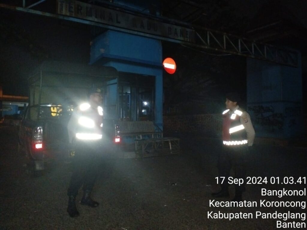 Sat Samapta Polres Pandeglang Gelar Patroli Malam di Terminal Kadubanen Pandeglang 7 WhatsApp Image 2024 09 17 at 05.06.36