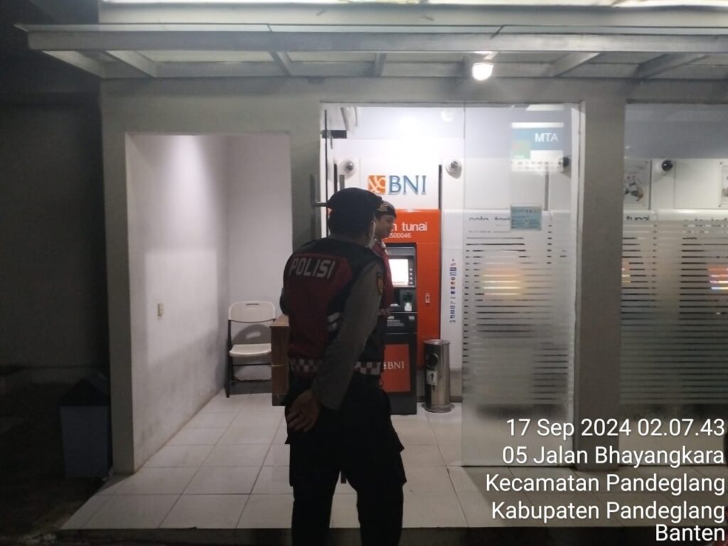 Sat Samapta Polres Pandeglang Sambangi Bank BNI Saat Patroli Malam 3 WhatsApp Image 2024 09 17 at 05.06.39