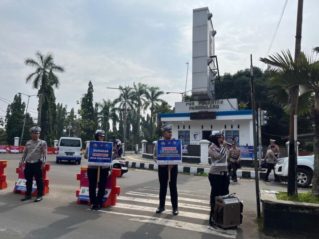 Polres Pandeglang Gelar Hari Ke-8 Operasi Keselamatan di Alun-Alun Pandeglang 5 WhatsApp Image 2025 02 17 at 09.39.50