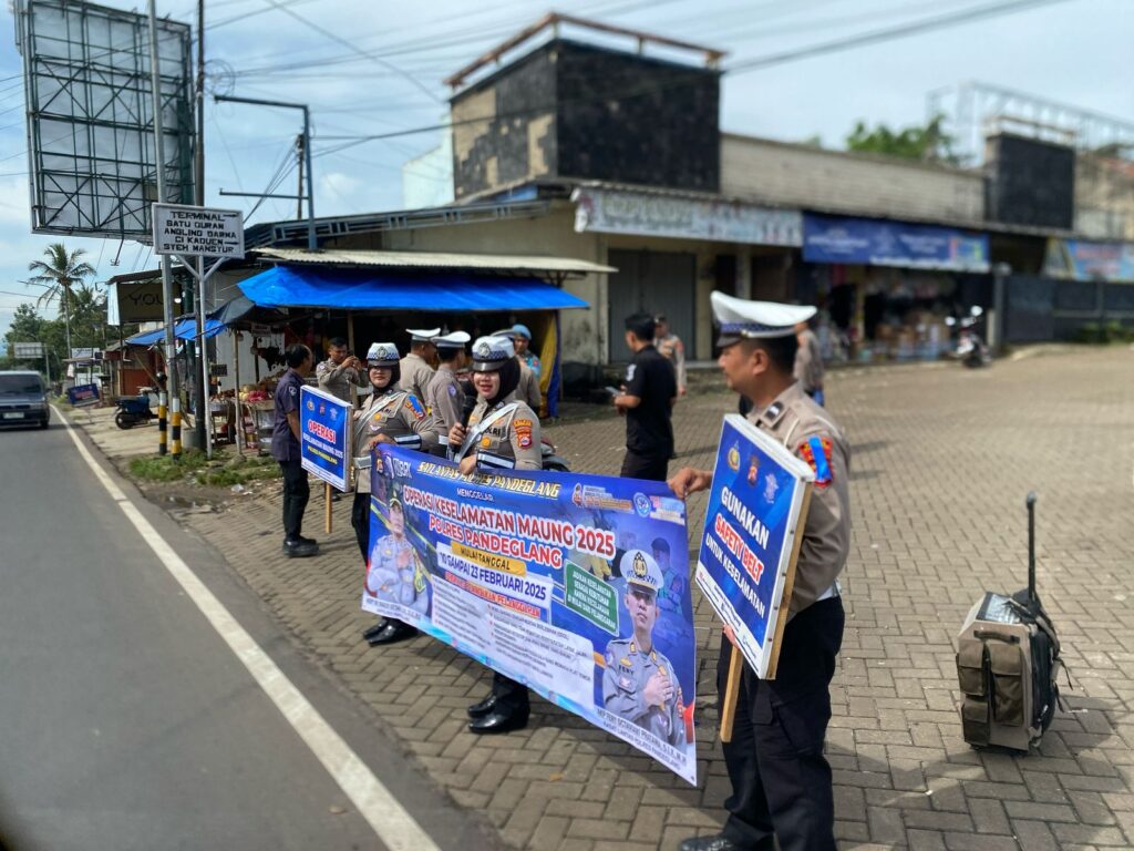 Hari ke-11 Operasi Keselamatan, Satlantas Polres Pandeglang Gelar Razia di Persimpangan Mengger 4 WhatsApp Image 2025 02 21 at 09.10.10