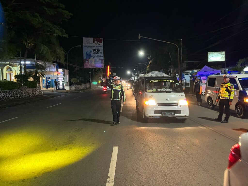 Satlantas Polres Pandeglang Gelar Patroli Malam KRYD Akhir Pekan untuk Ciptakan Kamseltibcar Lantas 7 WhatsApp Image 2025 02 23 at 05.22.23