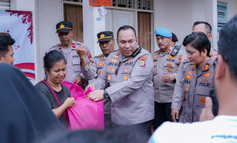 Polri Turun Evakuasi Bantu Warga Korban Banjir di Bekasi dan Depok 2 uih