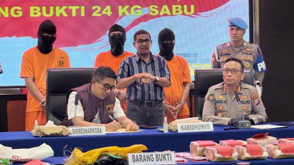 Polisi Gagalkan Peredaran 24 Kg Sabu di Palu, 3 Pelaku Ditangkap 7 WhatsApp Image 2025 04 23 at 14.20.21