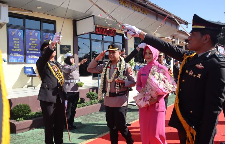 Polres Pandeglang Gelar Upacara Serah Terima Jabatan Kapolres 10 iujh