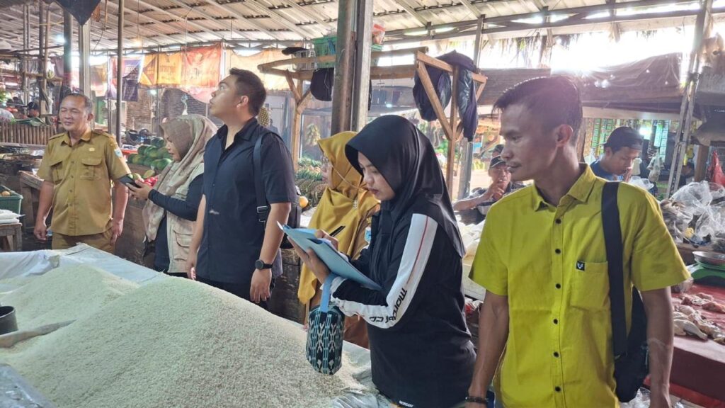 Satreskrim Polres Pandeglang Gelar Penegakan Stabilitas Harga Beras di Pasar Badak Pandeglang 3 WhatsApp Image 2025 10 25 at 07.45.34