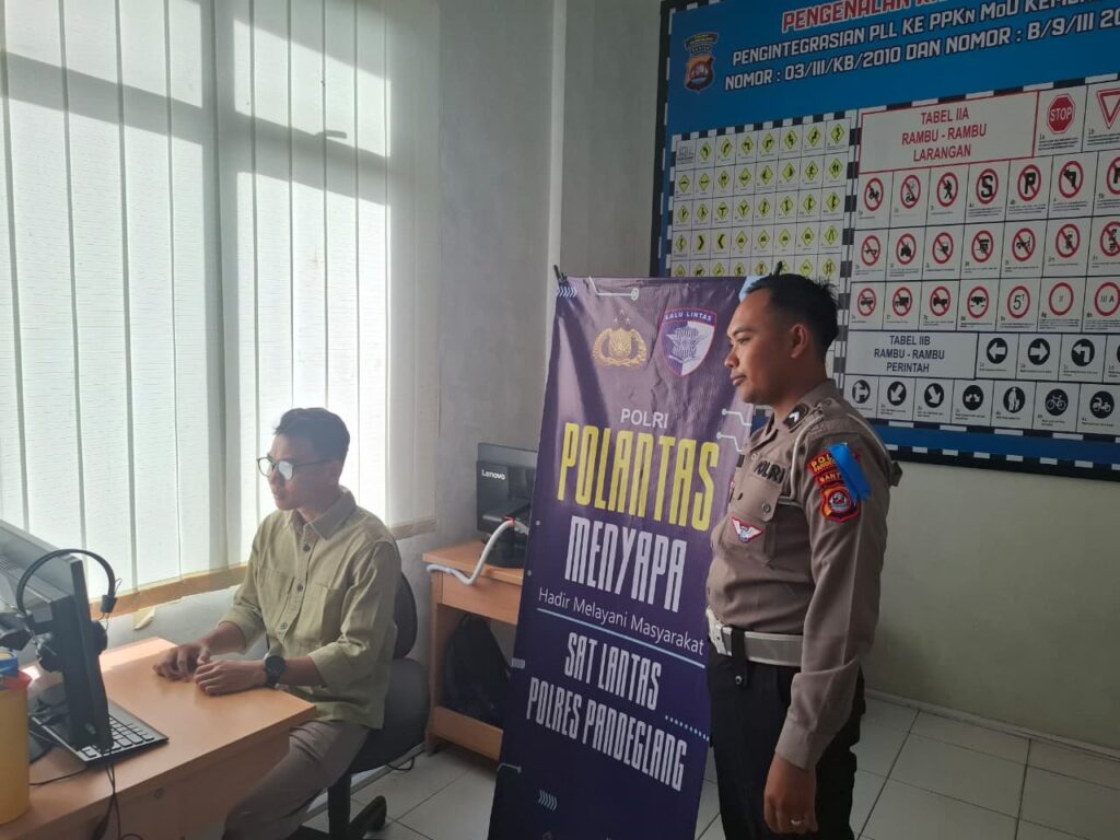 Satlantas Polres Pandeglang Gelar Coaching Clinic dalam Program “Polantas Menyapa” 7 WhatsApp Image 2025 11 27 at 08.11.03