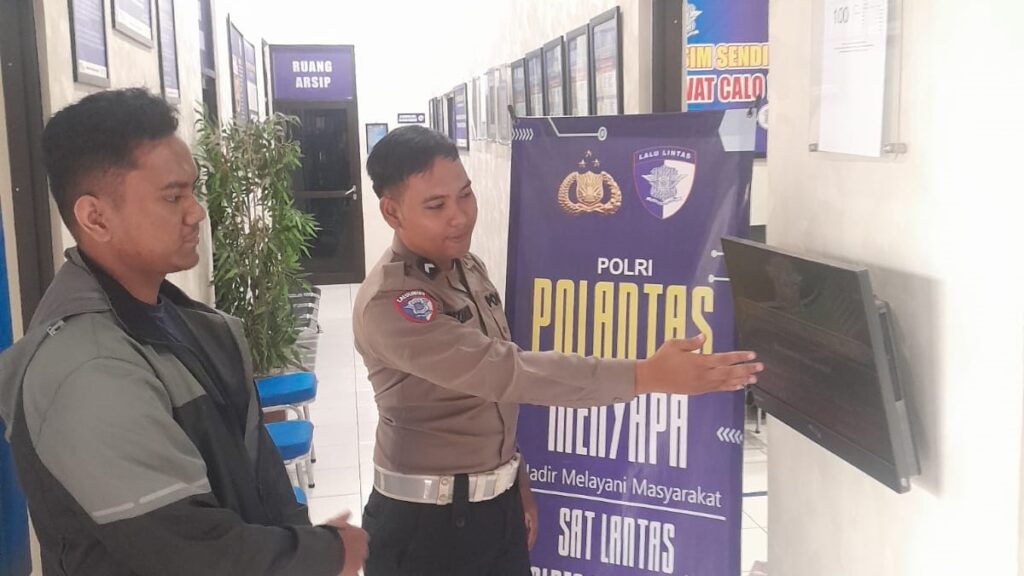 Satlantas Polres Pandeglang Gelar Program Polantas Menyapa, Berikan Pelayanan Prima kepada Pemohon SIM 2 WhatsApp Image 2026 02 03 at 08.42.15 1