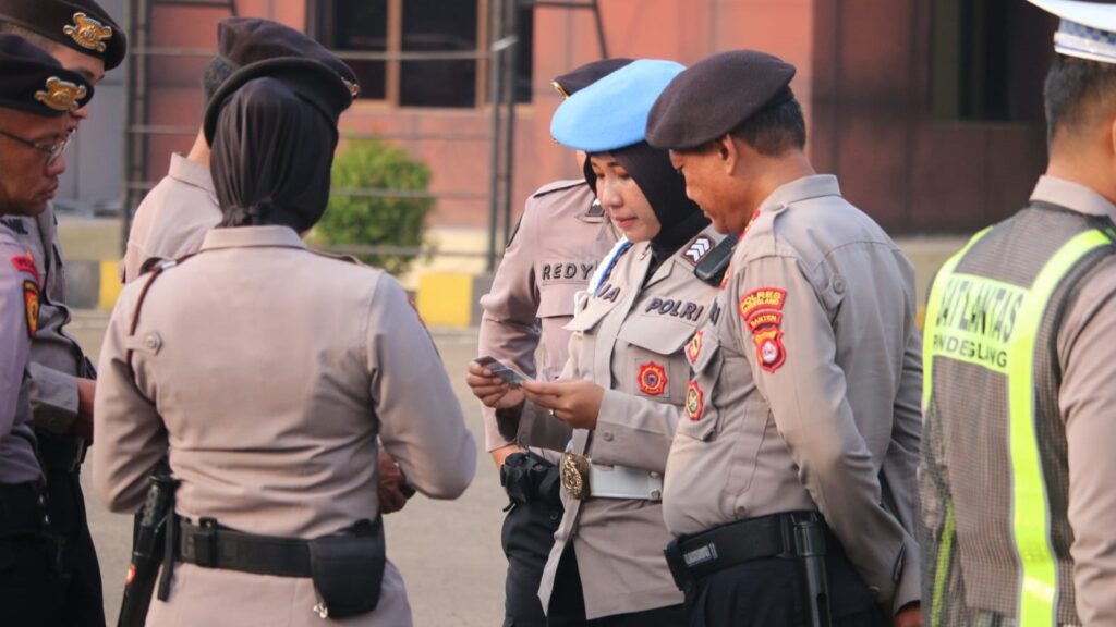 Perkuat Disiplin Internal, Polres Pandeglang Gelar Gaktibplin dan Periksa Kelengkapan Personel 8 WhatsApp Image 2026 07 13 at 08.03.51
